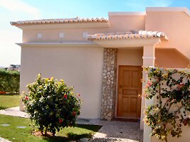 Enjoy the comfortable villas, laze by the pool, on the beach with the family or playing golf nearby. Algarve Family Villas - your choice for privately owned villas ideally suited for family and golfing holidays in the Algarve, Portugal