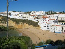 Enjoy the comfortable villas, laze by the pool, on the beach with the family or playing golf nearby. Algarve Family Villas - your choice for privately owned villas ideally suited for family and golfing holidays in the Algarve, Portugal